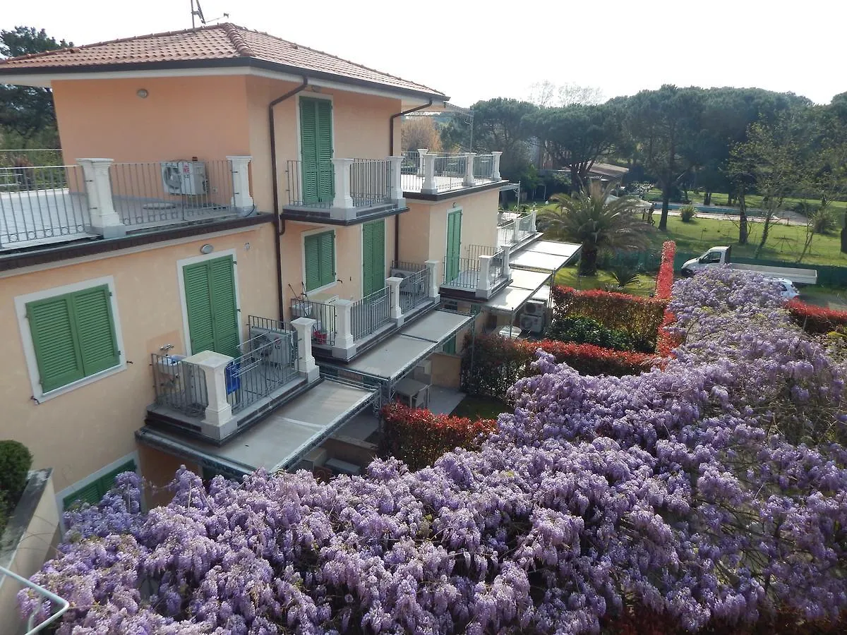 ***  Aparthotel Rta La Pergola à Marina di Massa Italie